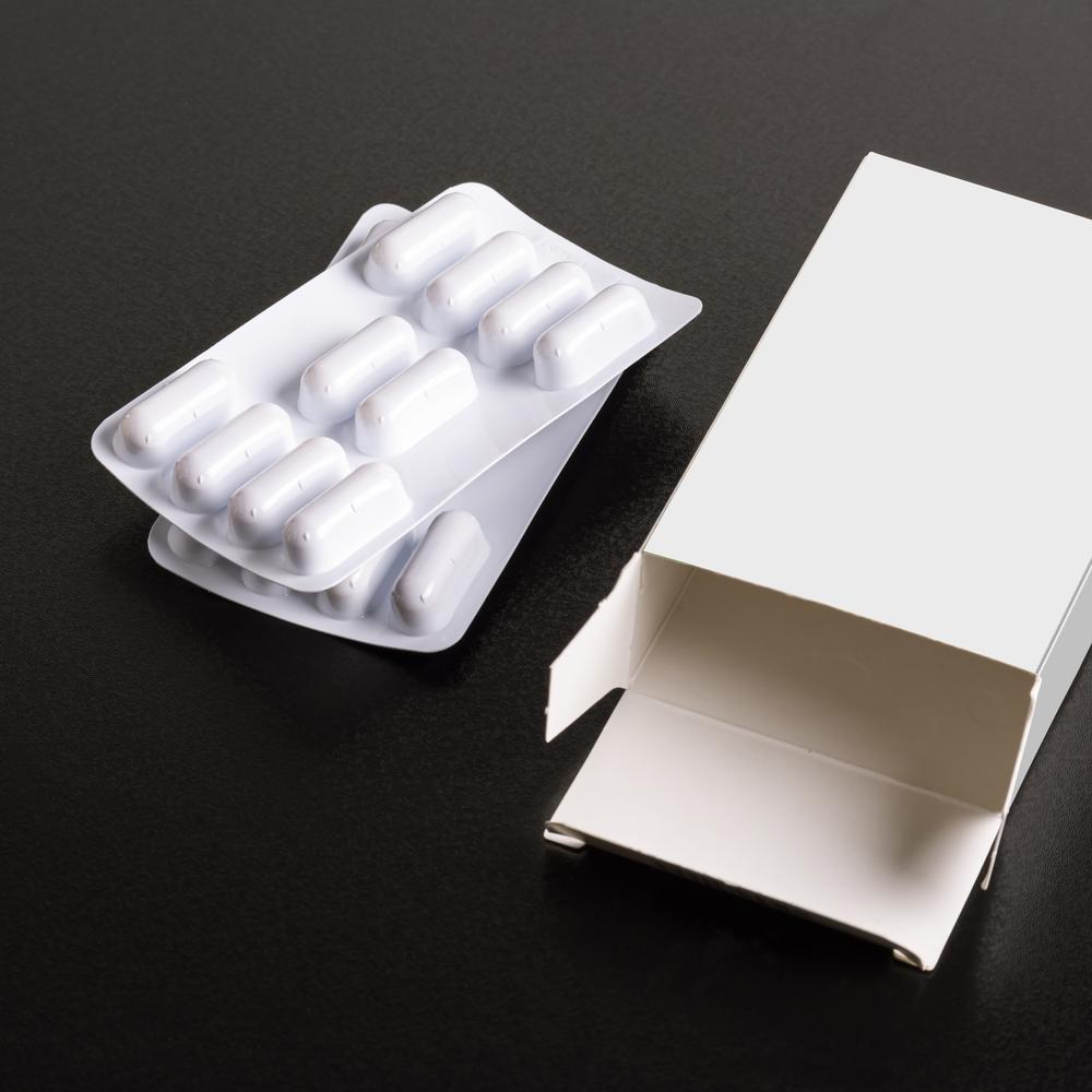 Pharmaceutical blister pack with custom paperboard mono carton packaging